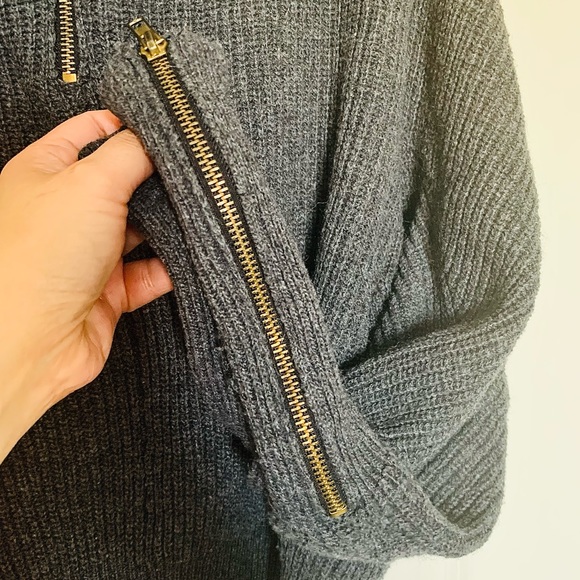 Knitted sweater with hoodie - Picture 4 of 8